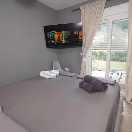 Villa Eli - Luxury Nature Getaway - Strategically Located For Exploration - Onsite Power For Electric Vehicle Fourka