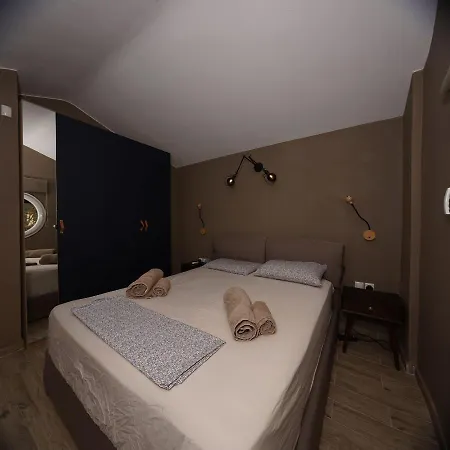 Villa Eli - Luxury Nature Getaway - Strategically Located For Exploration - Onsite Power For Electric Vehicle *