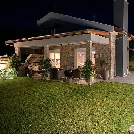 Eli - Luxury Nature Getaway - Strategically Located For Exploration - Onsite Power For Electric Vehicle Villa Fourka