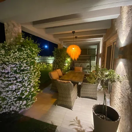 Villa Eli - Luxury Nature Getaway - Strategically Located For Exploration - Onsite Power For Electric Vehicle Fourka