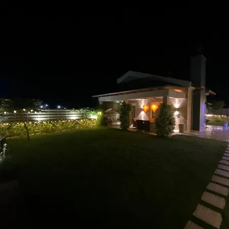 Eli - Luxury Nature Getaway - Strategically Located For Exploration - Onsite Power For Electric Vehicle Villa *