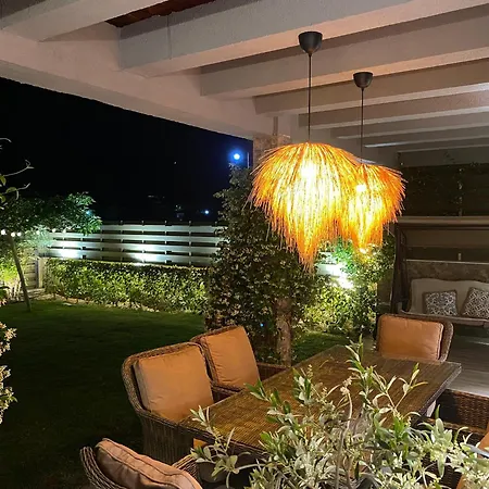 Villa Eli - Luxury Nature Getaway - Strategically Located For Exploration - Onsite Power For Electric Vehicle *