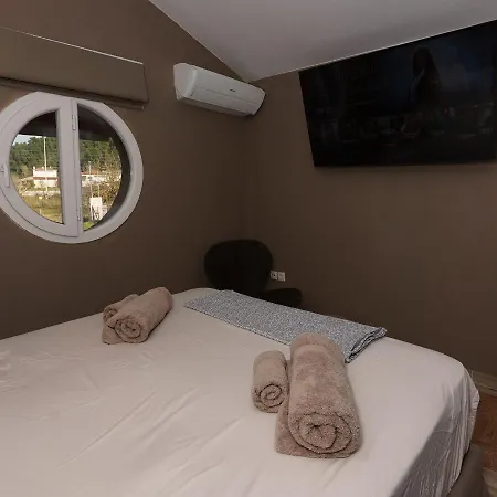 Eli - Luxury Nature Getaway - Strategically Located For Exploration - Onsite Power For Electric Vehicle