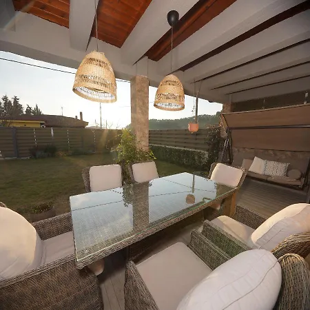 Eli - Luxury Nature Getaway - Strategically Located For Exploration - Onsite Power For Electric Vehicle *