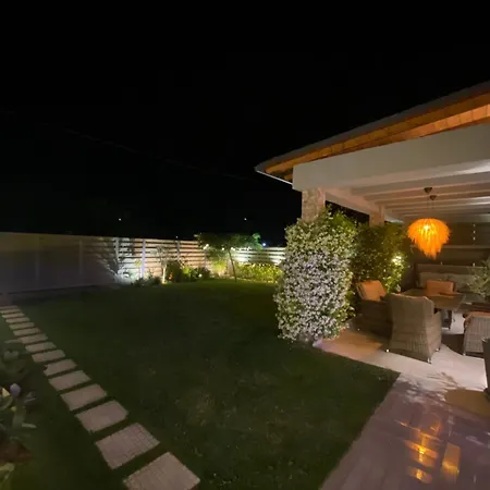 Villa Eli - Luxury Nature Getaway - Strategically Located For Exploration - Onsite Power For Electric Vehicle *