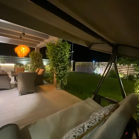Eli - Luxury Nature Getaway - Strategically Located For Exploration - Onsite Power For Electric Vehicle Villa *