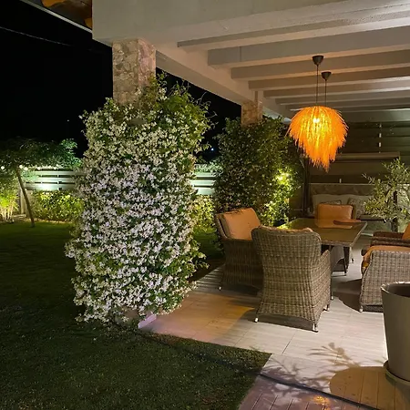 Eli - Luxury Nature Getaway - Strategically Located For Exploration - Onsite Power For Electric Vehicle Villa