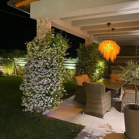 Eli - Luxury Nature Getaway - Strategically Located For Exploration - Onsite Power For Electric Vehicle