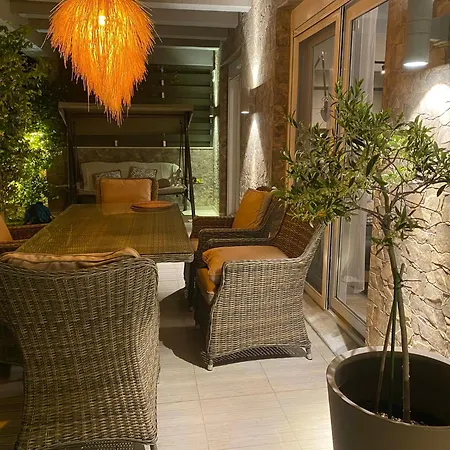 Eli - Luxury Nature Getaway - Strategically Located For Exploration - Onsite Power For Electric Vehicle Villa *