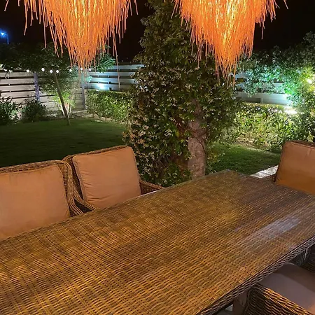 Eli - Luxury Nature Getaway - Strategically Located For Exploration - Onsite Power For Electric Vehicle *