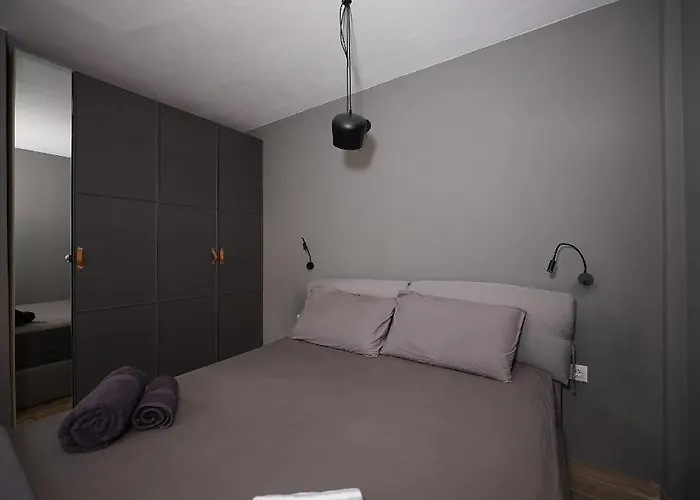 Eli - Luxury Nature Getaway - Strategically Located For Exploration - Onsite Power For Electric Vehicle Villa