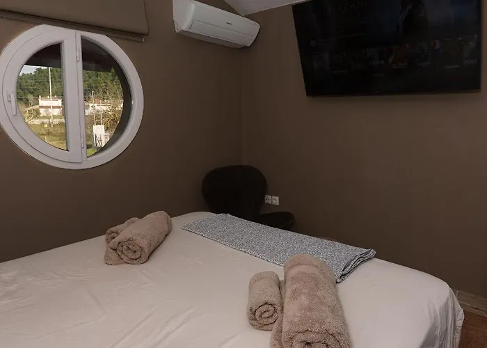 Eli - Luxury Nature Getaway - Strategically Located For Exploration - Onsite Power For Electric Vehicle