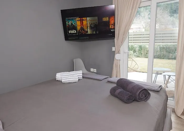 Villa Eli - Luxury Nature Getaway - Strategically Located For Exploration - Onsite Power For Electric Vehicle Fourka