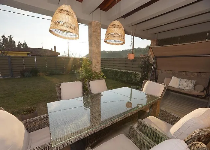 Eli - Luxury Nature Getaway - Strategically Located For Exploration - Onsite Power For Electric Vehicle *