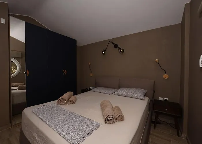 Villa Eli - Luxury Nature Getaway - Strategically Located For Exploration - Onsite Power For Electric Vehicle *