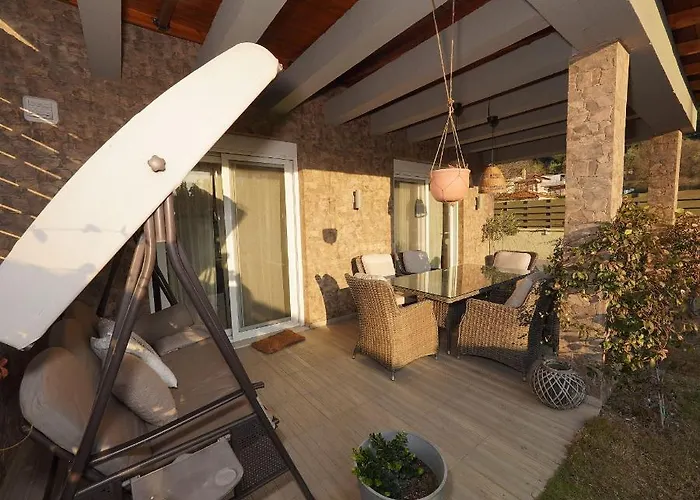 Villa Eli - Luxury Nature Getaway - Strategically Located For Exploration - Onsite Power For Electric Vehicle