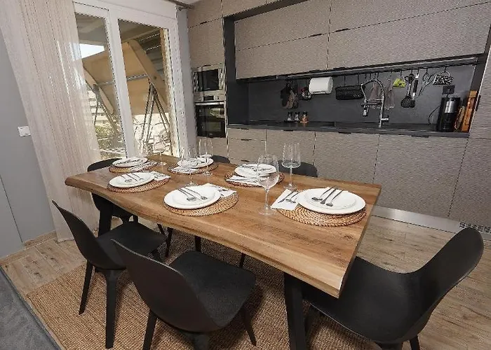 Eli - Luxury Nature Getaway - Strategically Located For Exploration - Onsite Power For Electric Vehicle