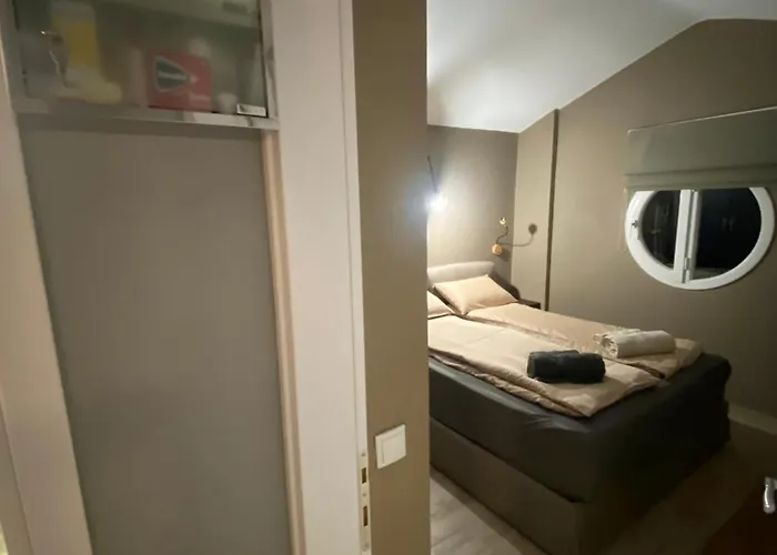 Eli - Luxury Nature Getaway - Strategically Located For Exploration - Onsite Power For Electric Vehicle