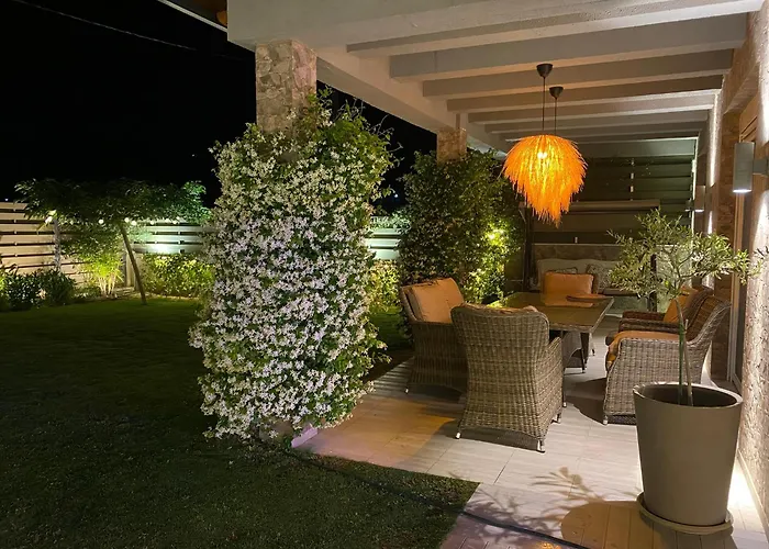 Eli - Luxury Nature Getaway - Strategically Located For Exploration - Onsite Power For Electric Vehicle Villa