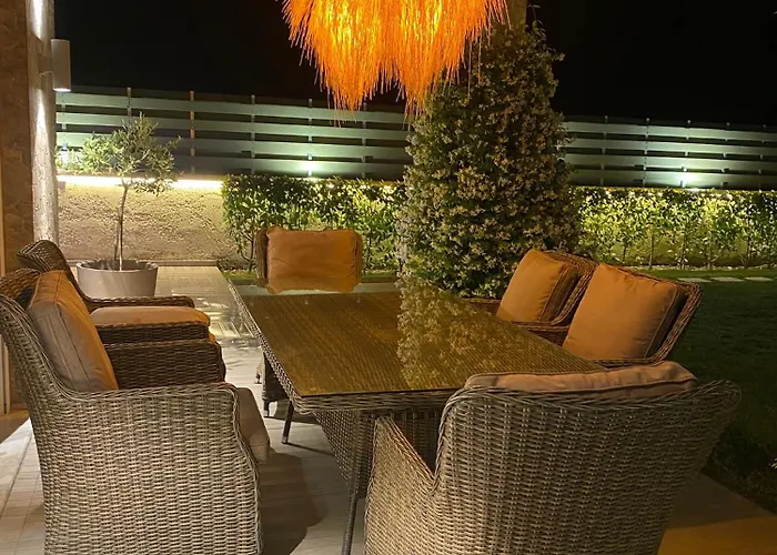 Eli - Luxury Nature Getaway - Strategically Located For Exploration - Onsite Power For Electric Vehicle Fourka