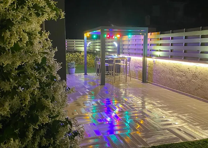 Eli - Luxury Nature Getaway - Strategically Located For Exploration - Onsite Power For Electric Vehicle Villa *