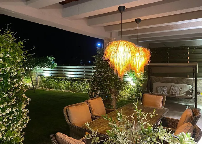 Villa Eli - Luxury Nature Getaway - Strategically Located For Exploration - Onsite Power For Electric Vehicle *