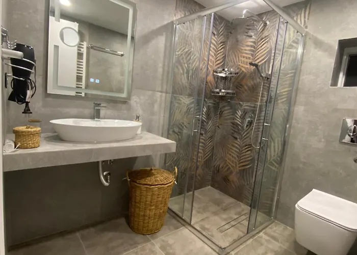 Eli - Luxury Nature Getaway - Strategically Located For Exploration - Onsite Power For Electric Vehicle Villa