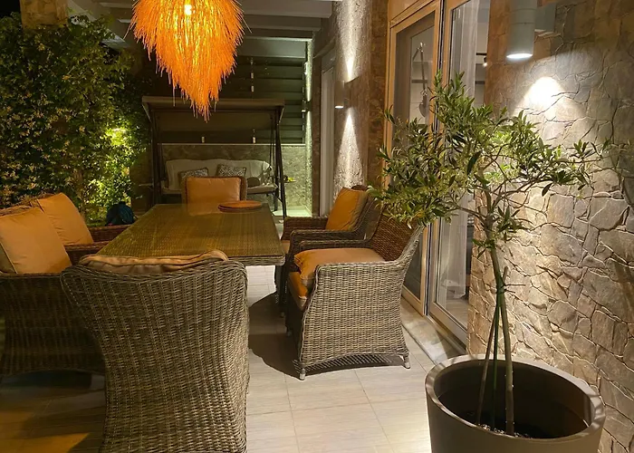 Eli - Luxury Nature Getaway - Strategically Located For Exploration - Onsite Power For Electric Vehicle Villa *